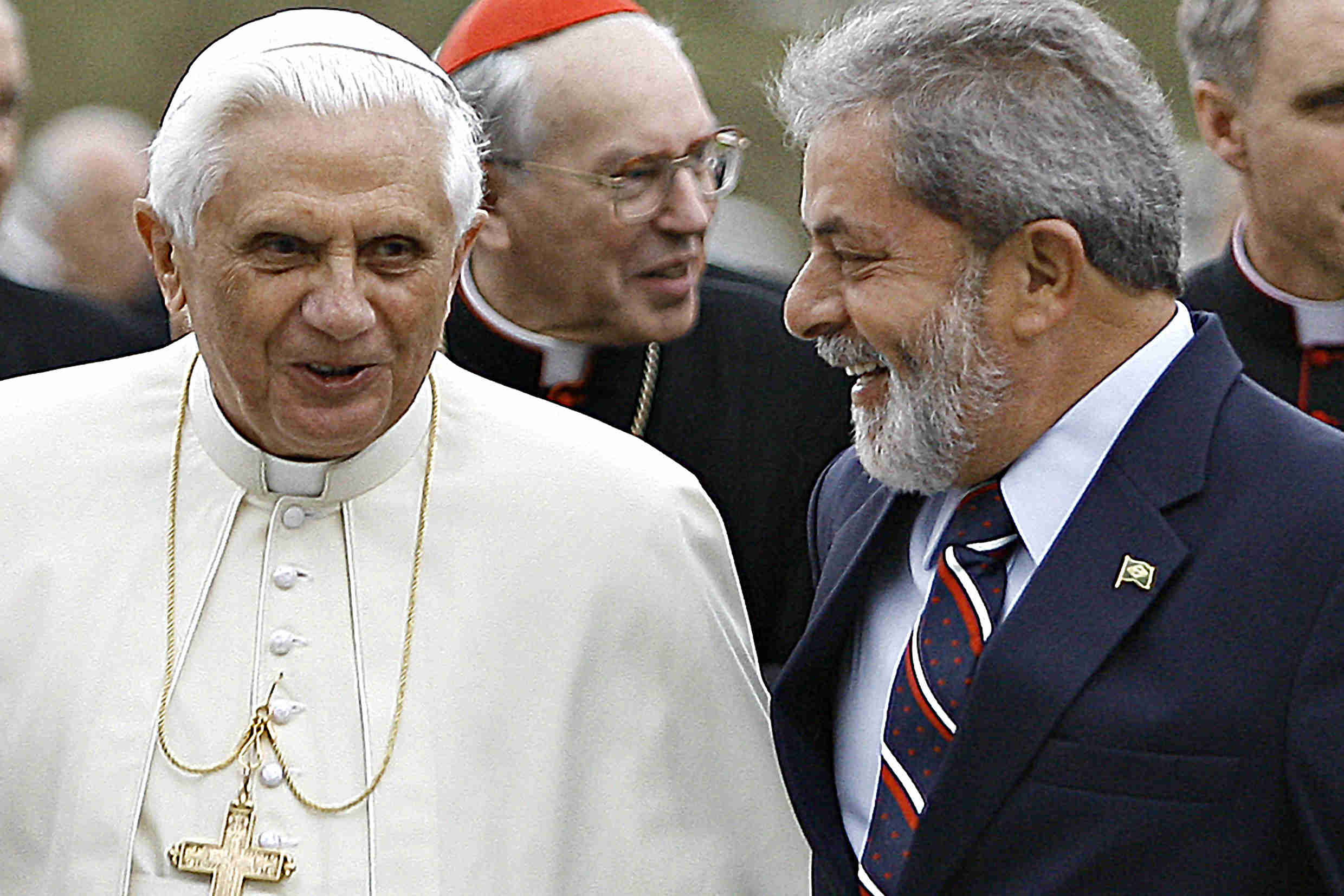 Antipapa Bento XVI com o comunista Luiz Inácio Lula da Silva, ex-presidente do Brasil