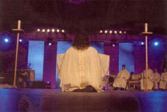 A idolatria da seita Vaticano II, e a formação de «padres» para a sua idolatria nos seminários Vaticano II, estão conectadas com a sua desenfreada homossexualidade