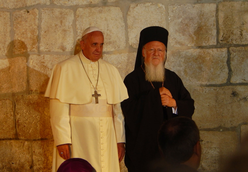 Antipapa Francisco com o seu amigo «Patriarca» Bartolomeu I – Francisco rejeita o papado.