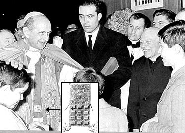 Outra foto do antipapa Paulo VI a usar o Racional do Juízo do sumo sacerdote judeu