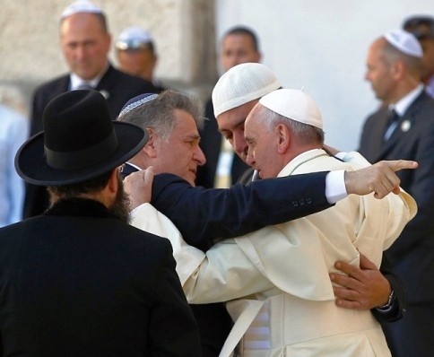 Dizer que o diálogo inter-religioso é possível, é heresia manifesta.