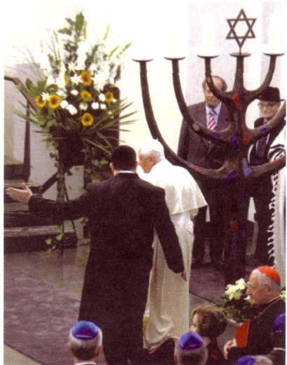 A apostasia de Bento XVI na sinagoga dos judeus, que rejeitam Jesus Cristo.