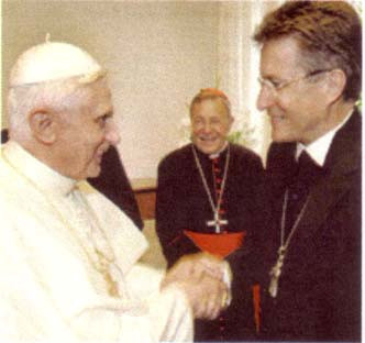Bento XVI com o 'bispo' 'evangélico', Wolfgang Huber — um dos luteranos que Bento XVI apoia.