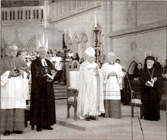 Bento XVI a rezar as vésperas ecuménicas em 12 de Setembro de 2006 com protestantes e cismáticos