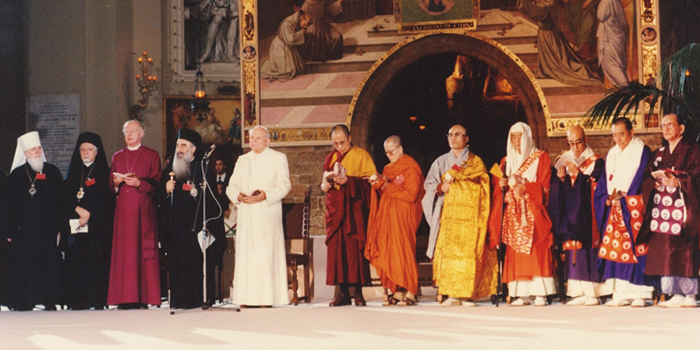 João Paulo II em Assis, 1986, numa reunião ecuménica, que o Papa Pio XI condenou como apostasia em Mortalium animos