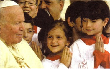 João Paulo II aprovou a presença de meninas no altar