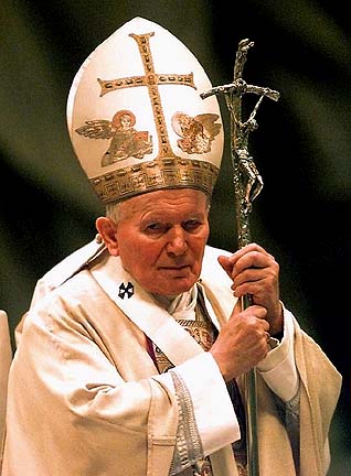 João Paulo II carregava a “cruz quebrada”