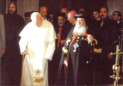 Encontro de João Paulo II com o bispo cismático de Alexandria, que se auto-intitula 'Papa' Shenouda III
