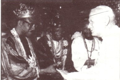 João Paulo II orou com animistas africanos.